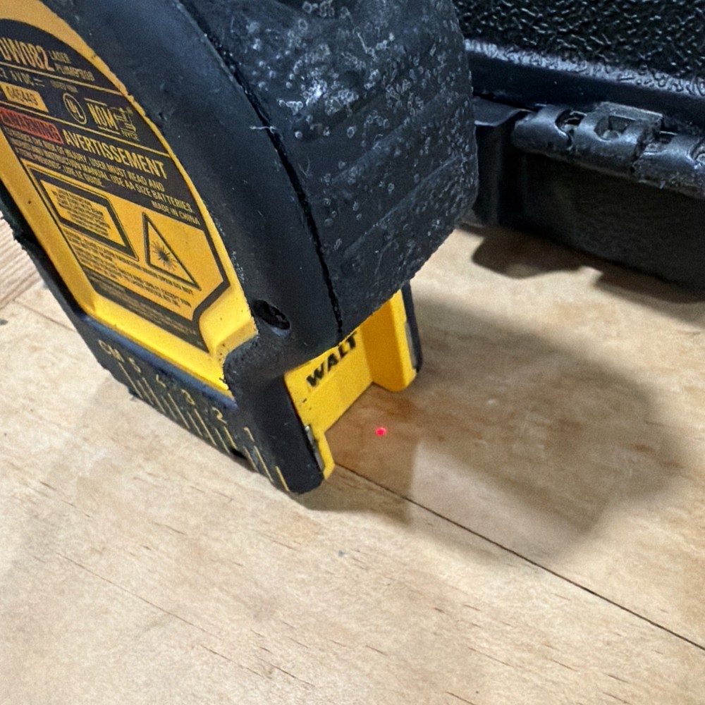 Dewalt DW082 Type 2 Laser Plumb Bob Self Leveling Level Preowned With Case