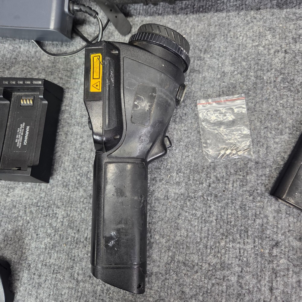 FLIR E Series ThermaVision Scout Infrared Camera with case READ DESCRIPTION