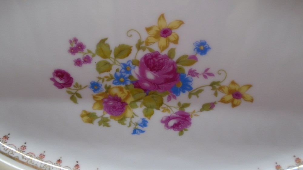 Hostess by Gold Castle Oval Platter