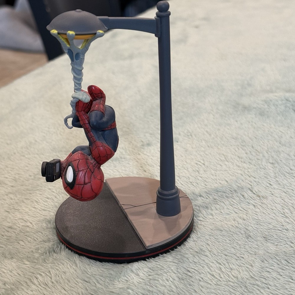 Q-Fig Marvel Spider-Man Upside Down Statue QMx Quantum Mechanix