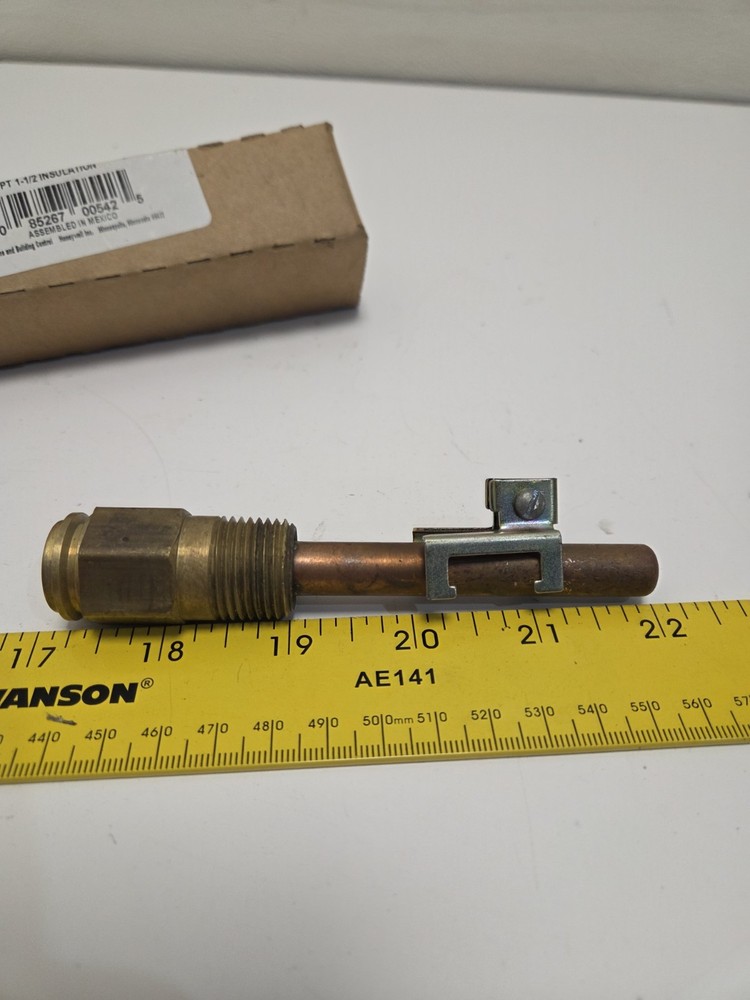 Honeywell 121371A Clip And Copper Well Assembly