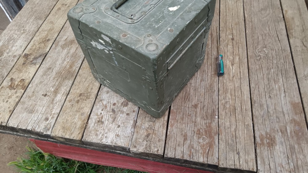 Green sessions military box.