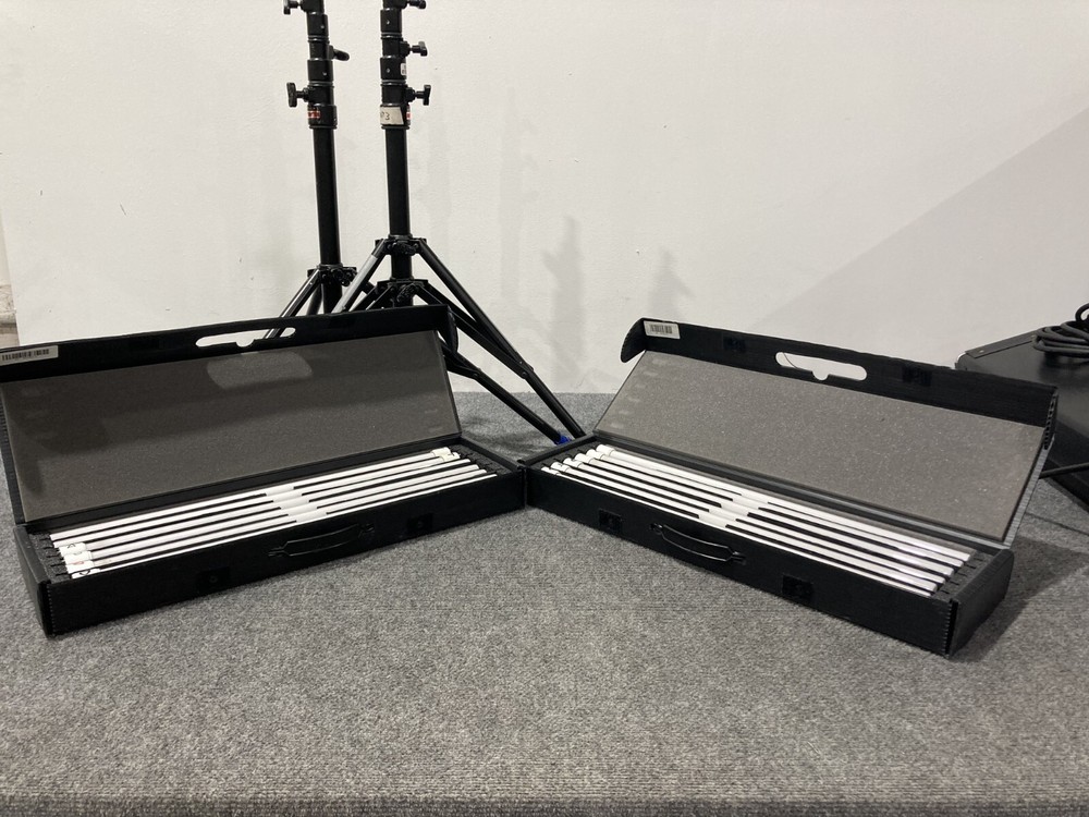 Kino Flo Diva Lite 400 DIV-400-120U Lighting Systems Complete Light Kit