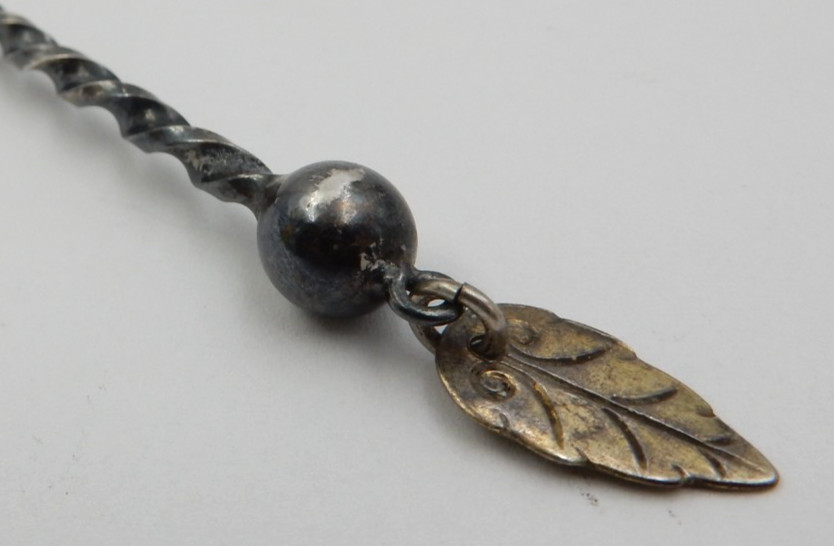 VINTAGE SYLVSMIDJA NORWEGIAN .830S SILVER TWISTED HANDLE SPOON, HANGING LEAF END