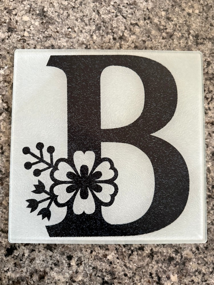Floral Monogram Glass Cutting Board – Personalized Kitchen Décor