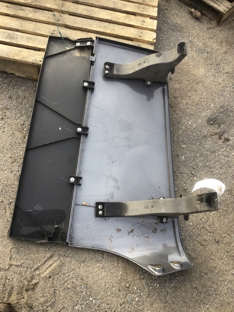 FREIGHTLINER CASCADIA Fairing Tag# 1041947
