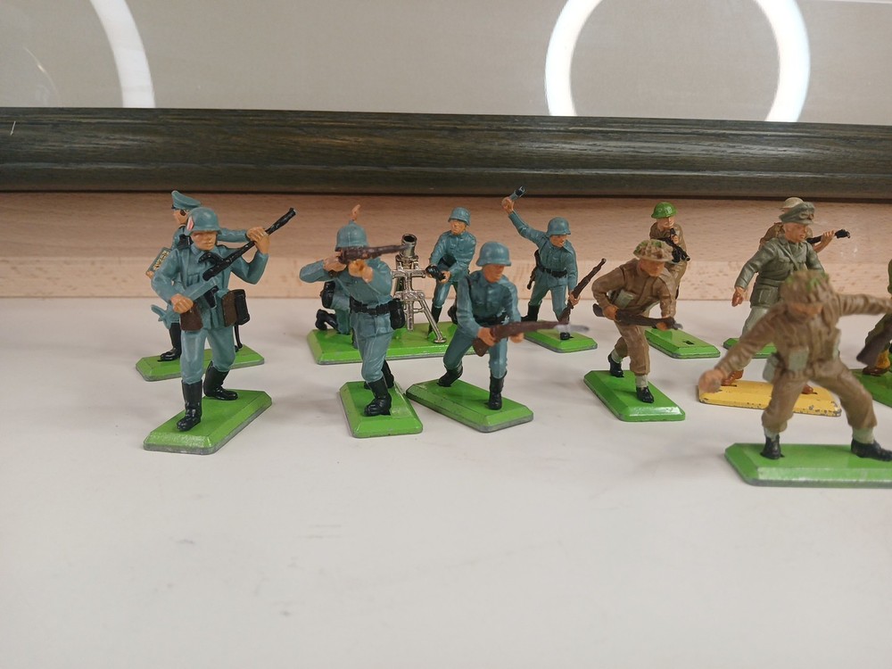 BRITAINS DEETAIL, LOT 15 Ps