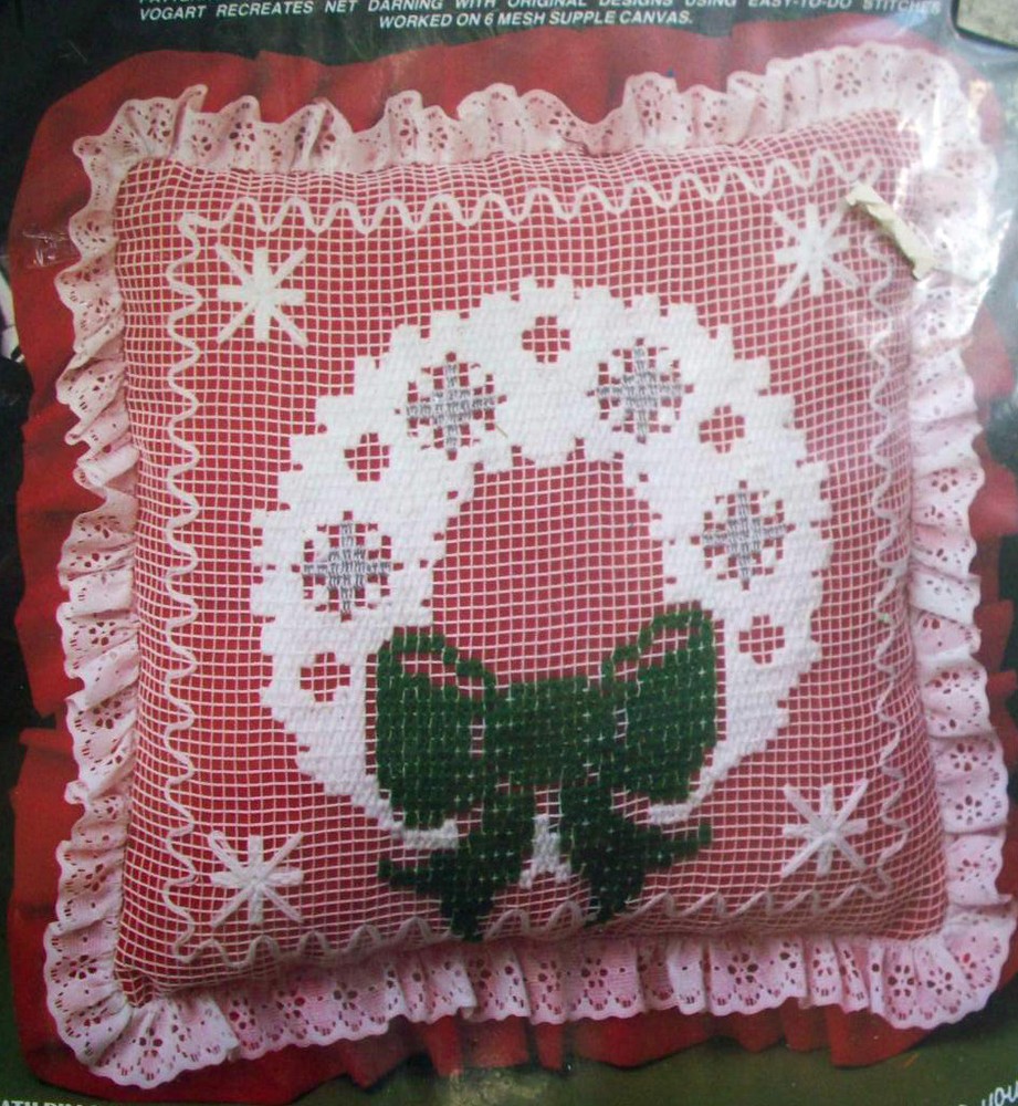 Christmas  wreath 14" pillow net darning kit unopen Vogart