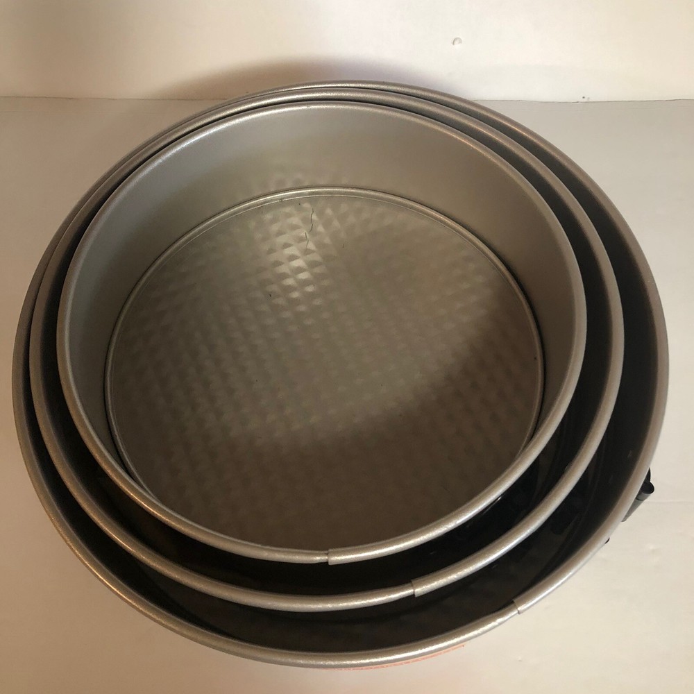 WILTON PERFECT PERFORMANCE PLUS 3 Pc SPRINGFORM SET NONSTICK BAKEWARE