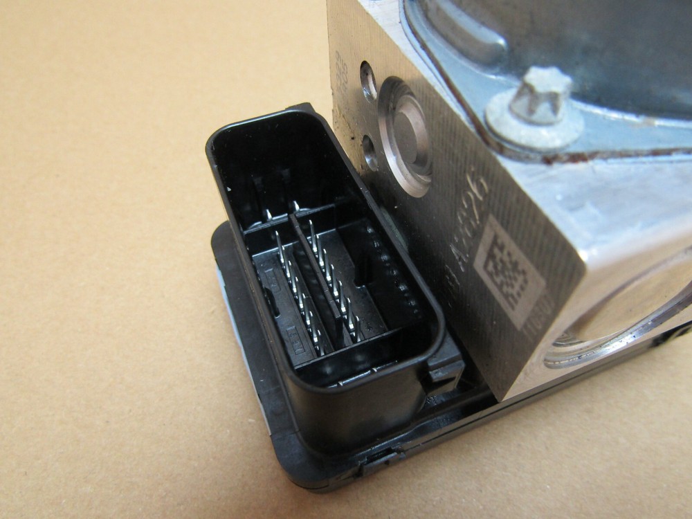 MV Agusta Rivale 800 2016 ABS pump control unit module (6954)