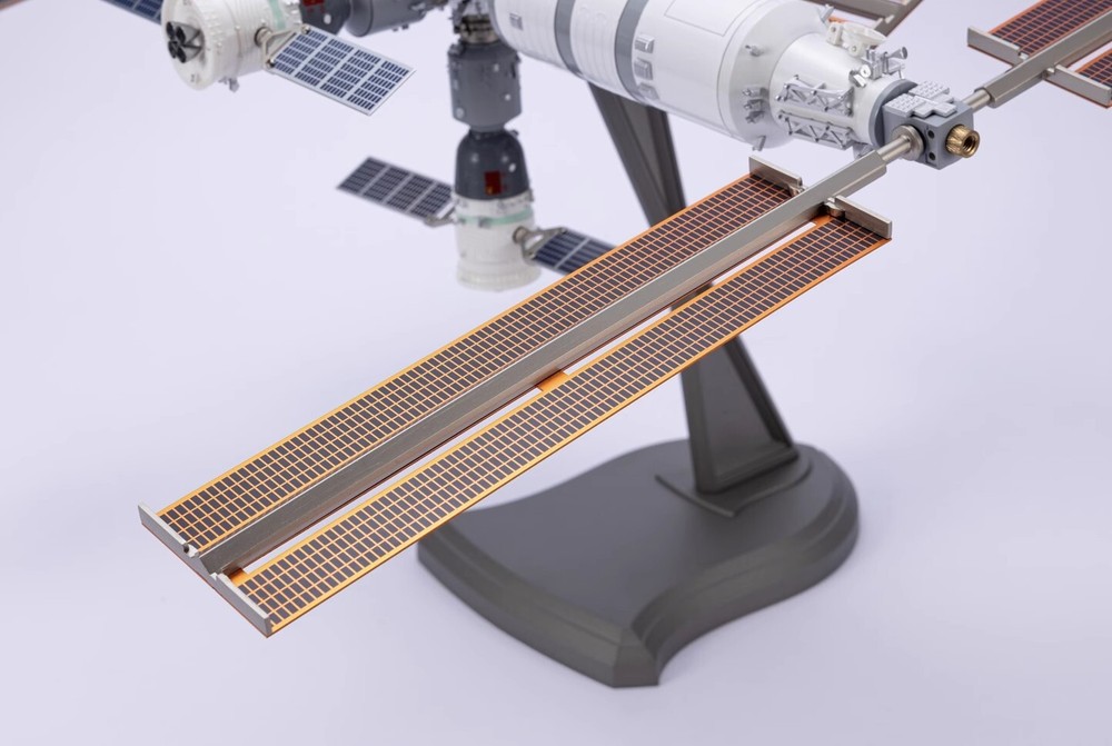 1: 90 China Aerospace Space Station Model Combination Alloy