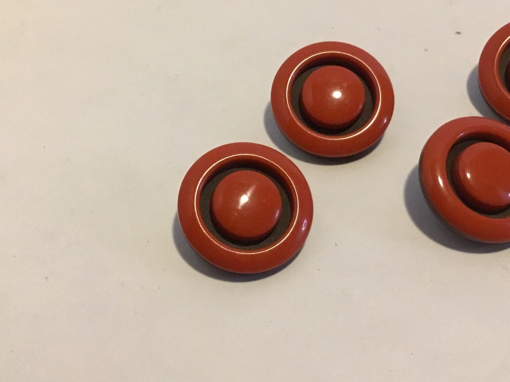 5 Vintage Rust & Black Bullseye Plastic Buttons Coat Jacket 28mm