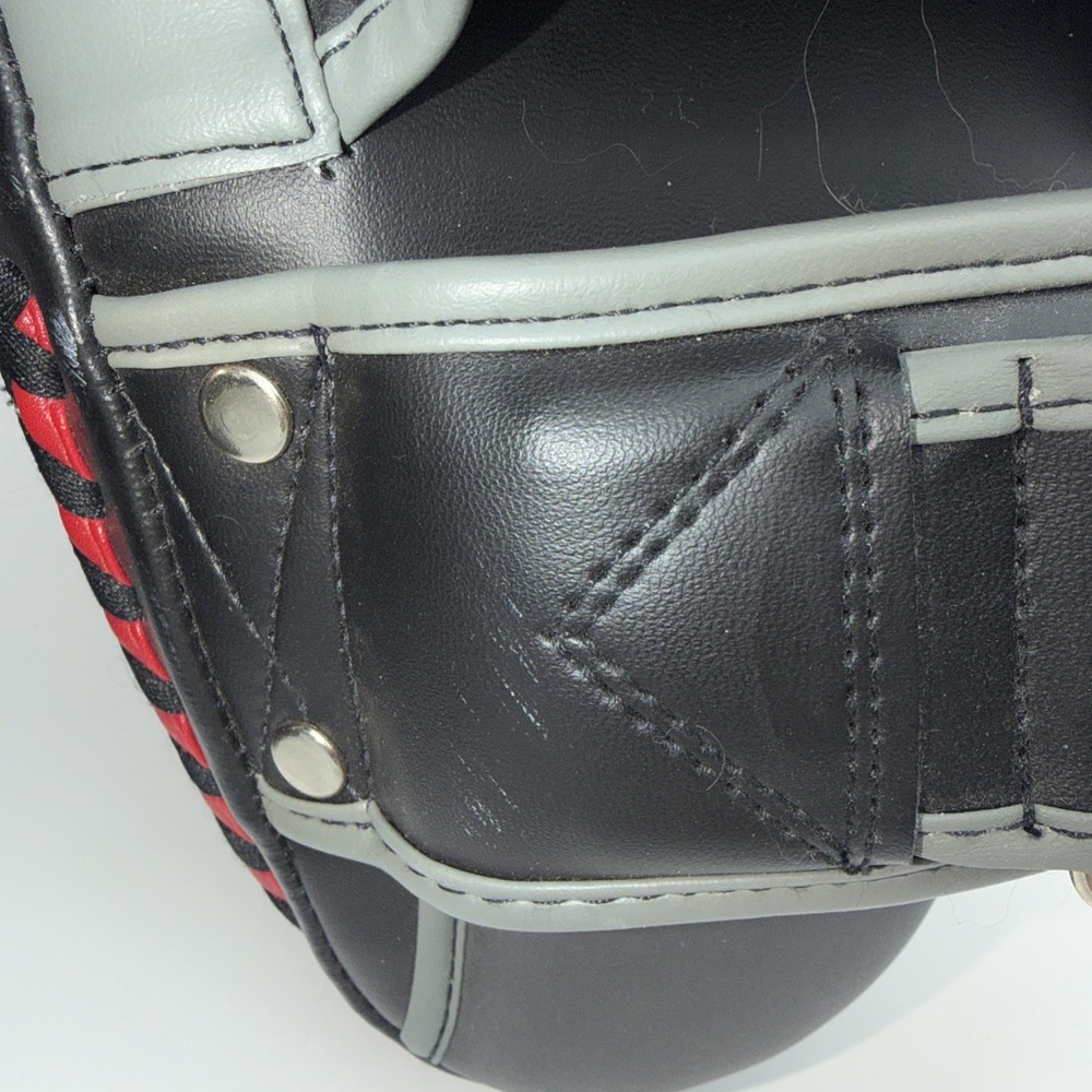 Venom Elite Big Focus Mitts In Black & Red