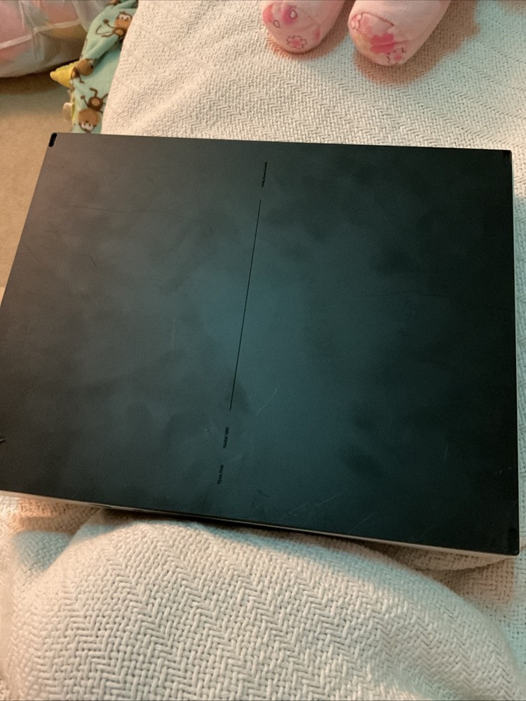 Xbox One S Comes With HDMI Cable Power Cable And Controller