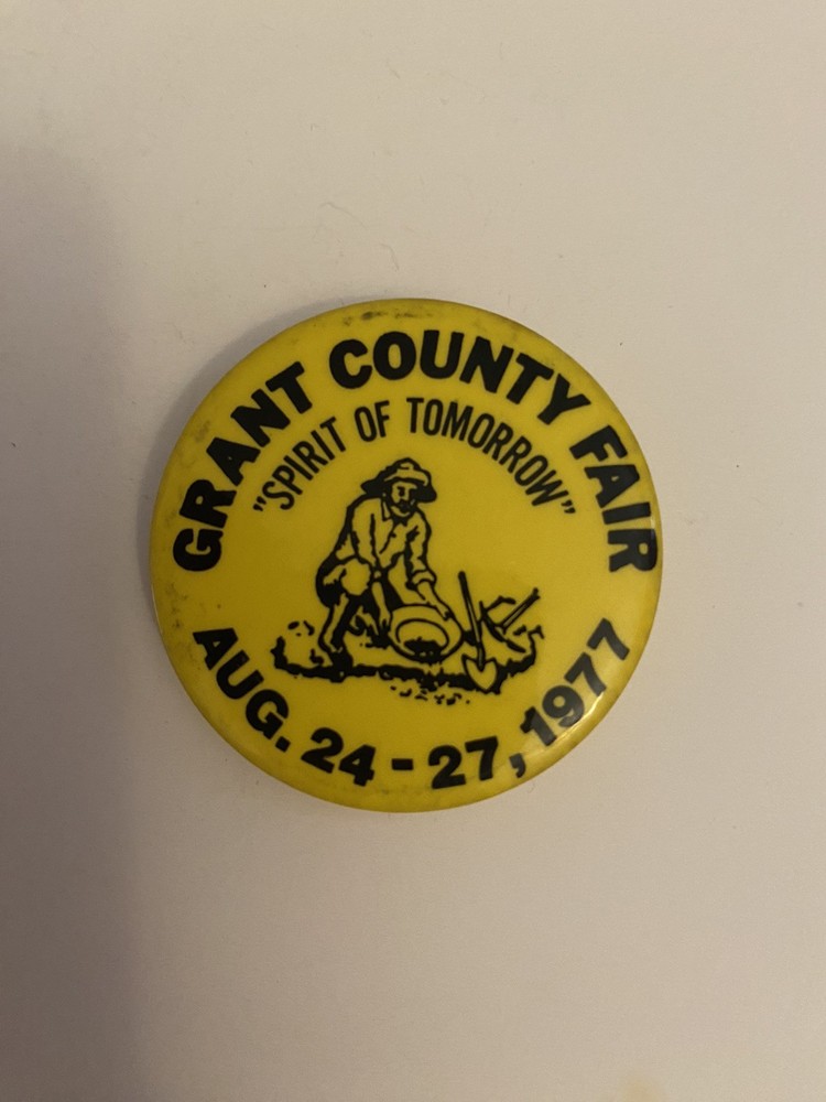 August 1977 Grant County Fair Oregon Pin Back Button P98