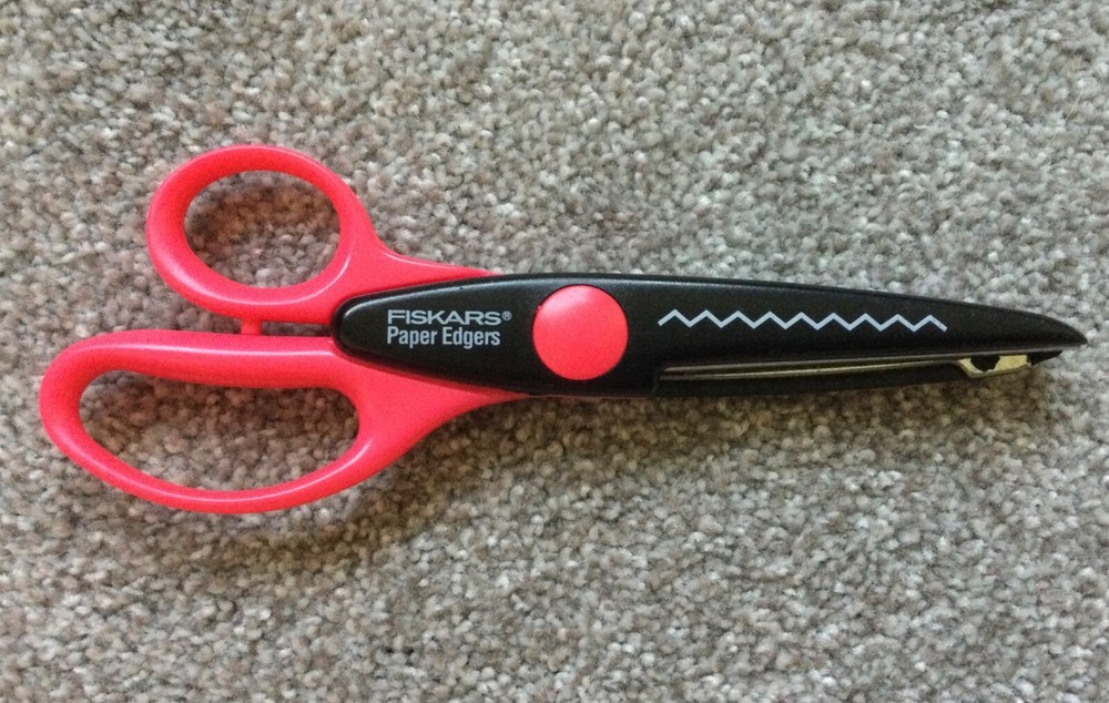 Fiskars Paper Edgers scissors pattern cutters Pinking 9200
