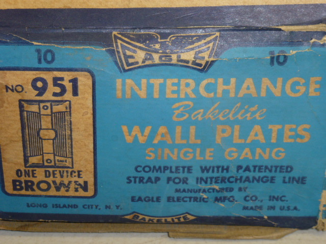 NOS! EAGLE INTERCHANGE SINGLE GANG BROWN RIBBED BAKELITE WALL PLATE, HORIZONTAL