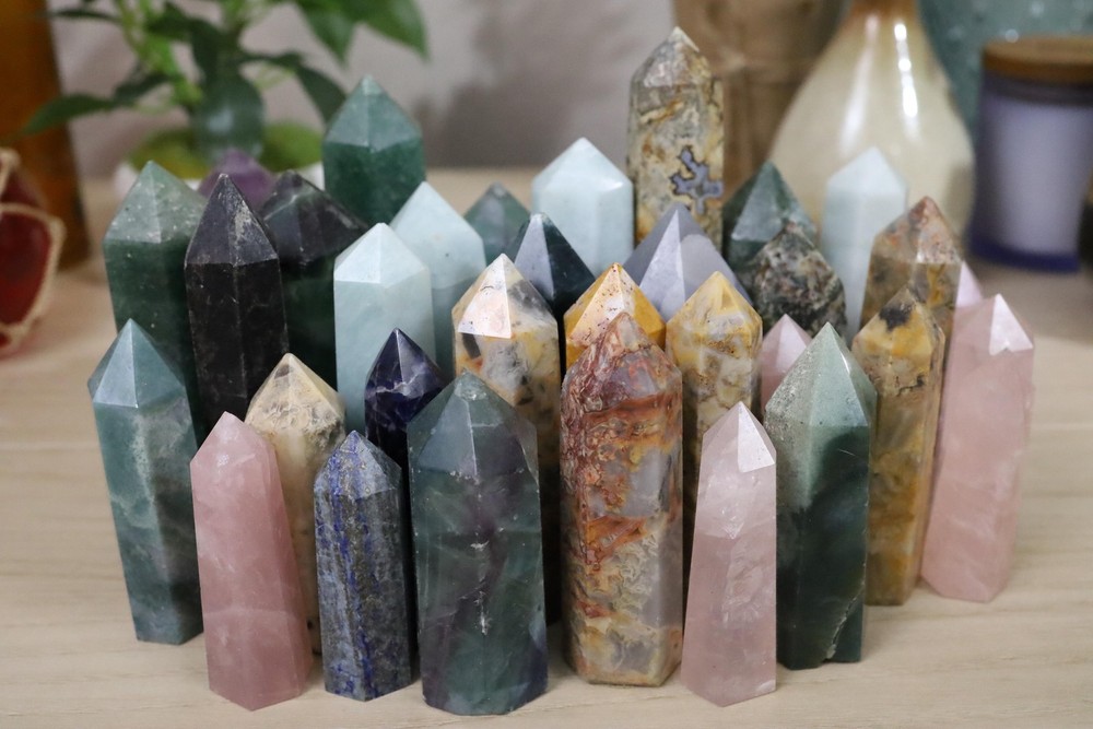 Natural mineral crystal obelisk tower agate