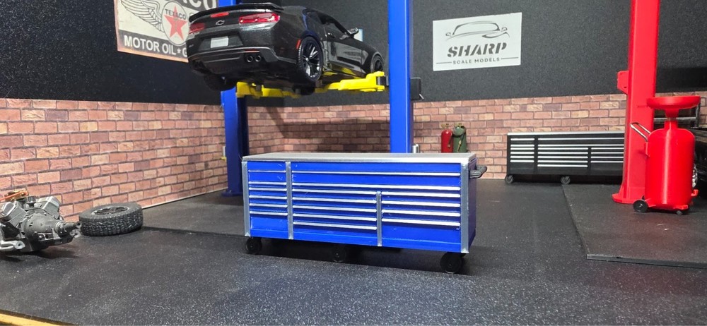 1/24 scale tool box -blue- for model displays or diorama
