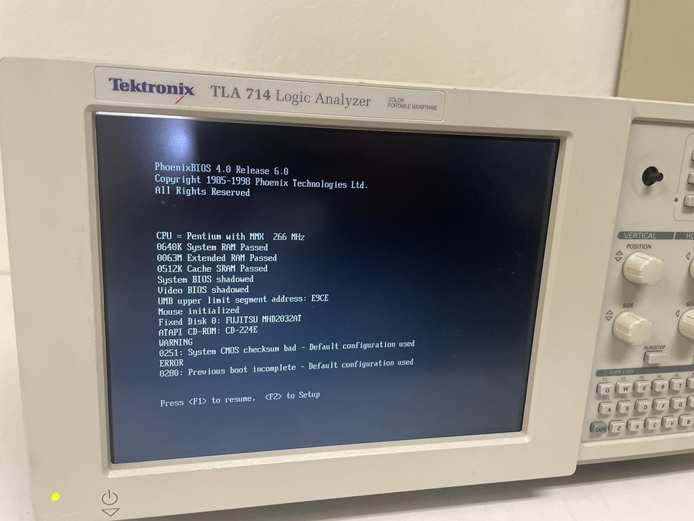 TEKTRONIX TLA 714 LOGIC ANALYZER, NO MODULES