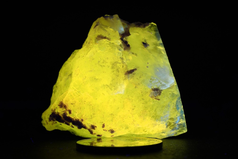 Fluorescent Topaz from Chengde, Hebei, China