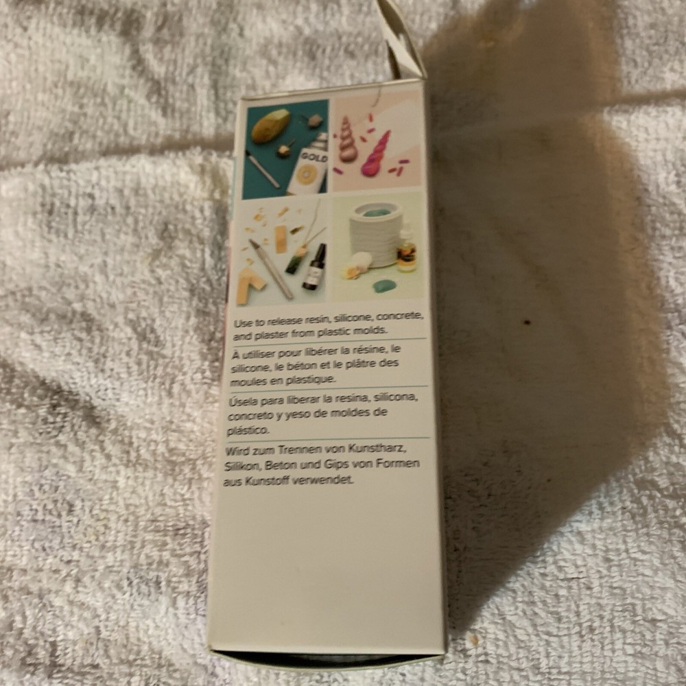We R Memory Keepers Mold Press Release Spray 4oz-