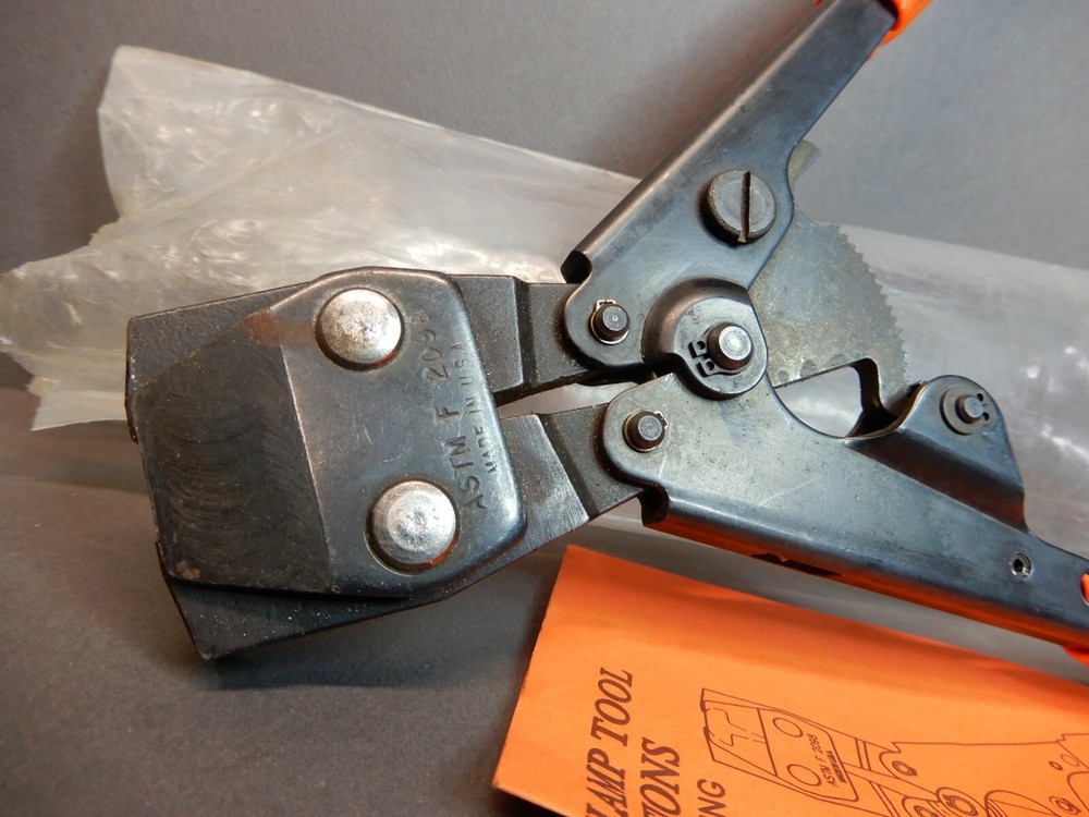 Shark Bite 23081 Pex Crimping Tool Lightly Used - Missing Standard