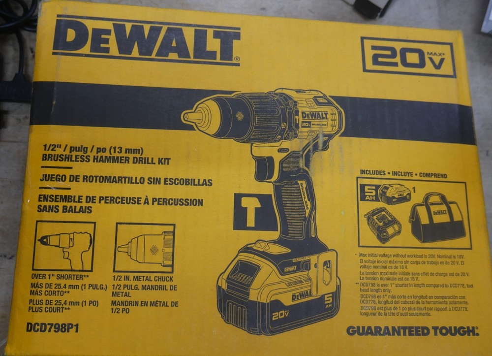 DEWALT DCD798P1 Brushless Hammer Drill Kit NEW