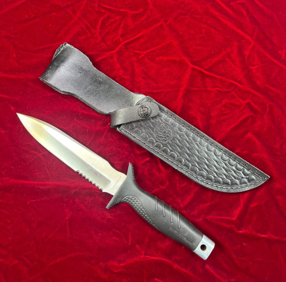 Smith & Wesson S&W SW960 Fixed Blade Dagger Knife with Sheath