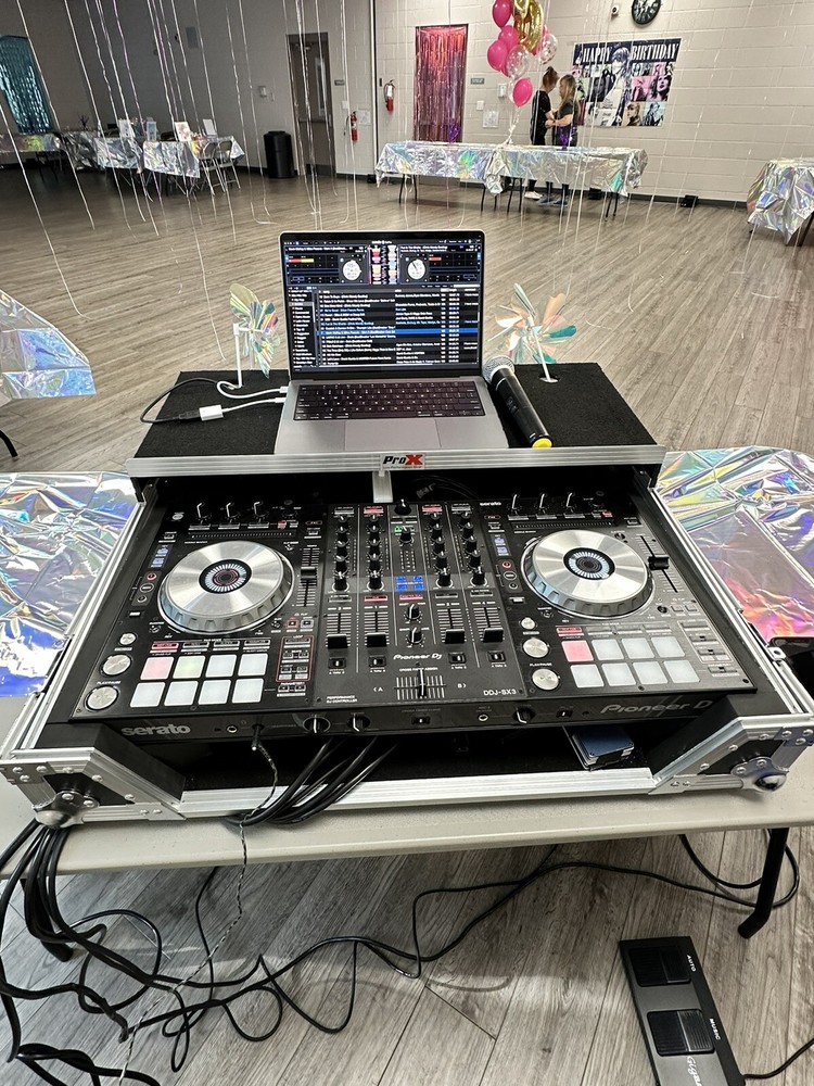 Pioneer Serato DDJ-SX3 4-channel Performance DJ Controller With Flight Case