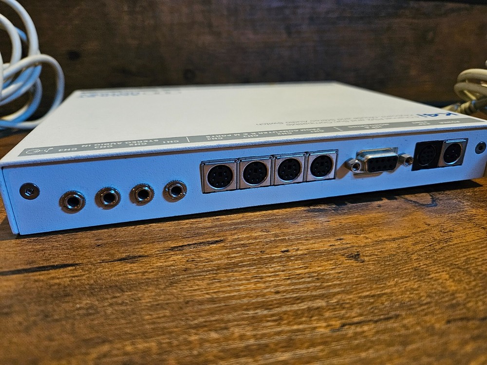 Amulet Hotkey K4i - Keyboard/Mouse/Stereo Audio Switch