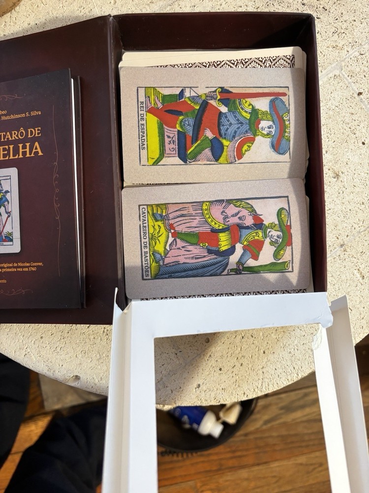O ANTIGO TARÔ DE MARSELLA (Kit Includes Book & Deck)