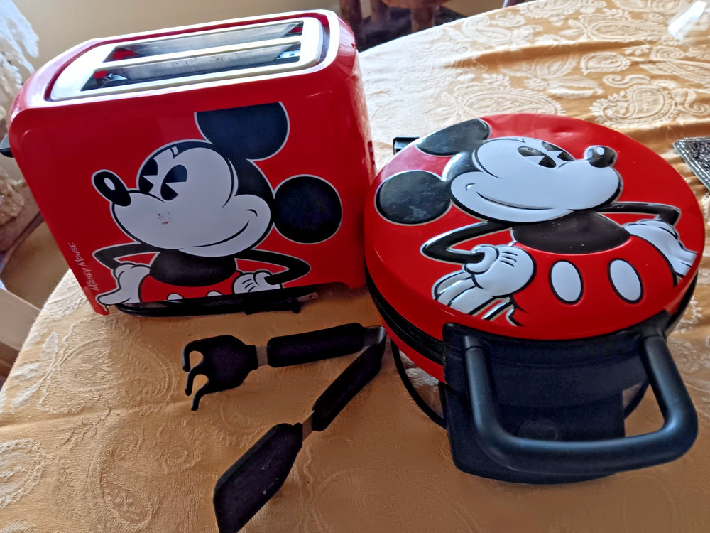 MICKY MOUSE WAFFLE IRON AND TOASTER