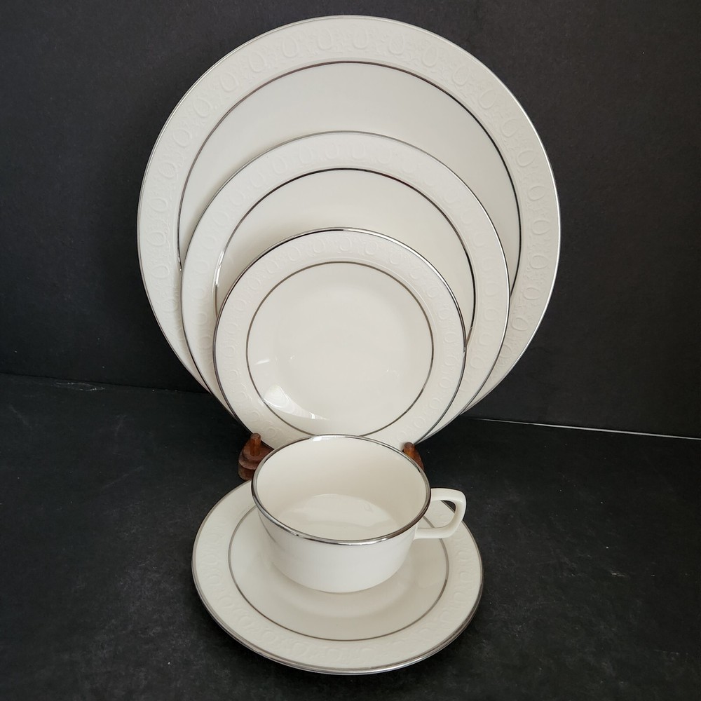 Moon Glow by Franciscan 5 Pc. Place Setting. Platinum  Trim.