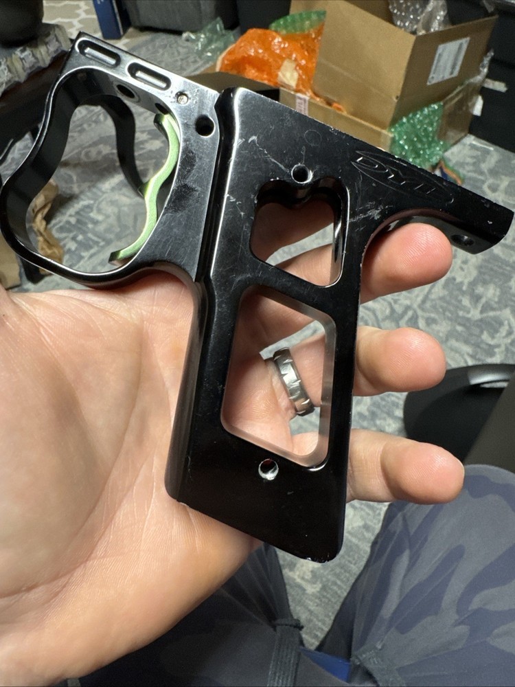 Dye Automag Frame Stripped Bottom Line Screws