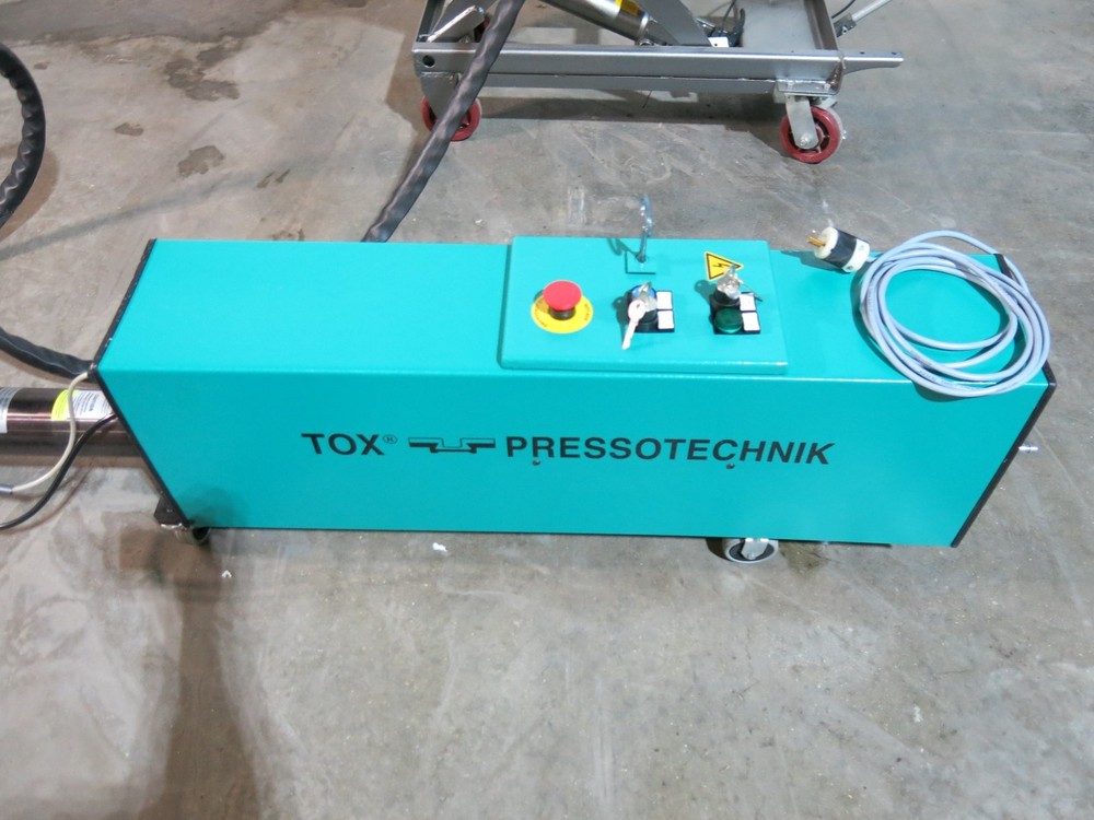 TOX PRESSOTECHNIK JOINING SYSTEM POWER PACK TWO CINCHERS UNUSED SHARP