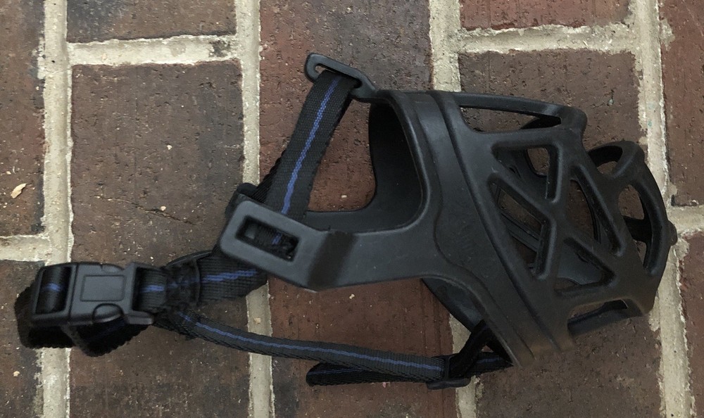 Dog Muzzle Medium Size 4 13” Circumference 6” Long Black Nylon Adj. Strap