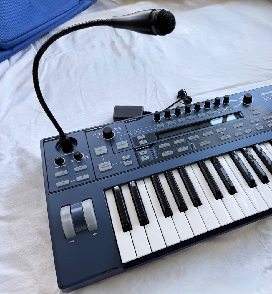 Novation UltraNova 37-Key Synthesizer- Vocoder Mic + Soft Case + USB – Excellent