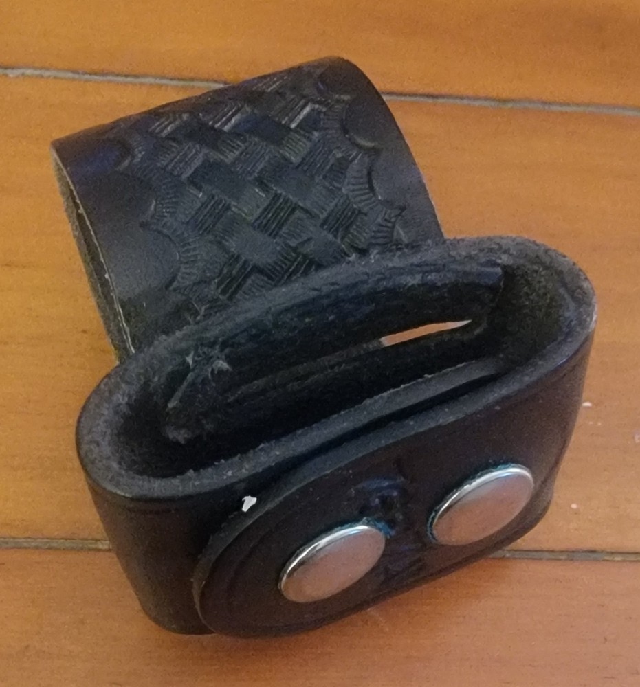 LEATHER DUTY BELT GEAR FLASHLIGHT HOLDER - BASKETWEAVE