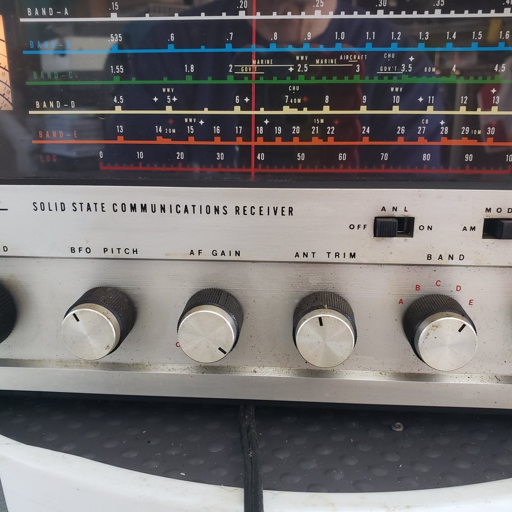 Vintage Realistic DX-160 Solid State Communications Recievers - Tested