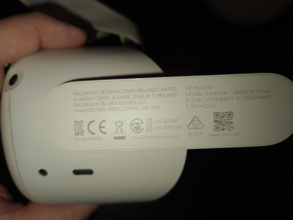 Oculus Quest 2 VR Headset And Case Only *No Controllers*