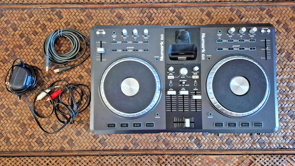 Working! Numark iDJ3 DJ Controller! iPod Dock! Tested See Video! w/ALL Cords!!