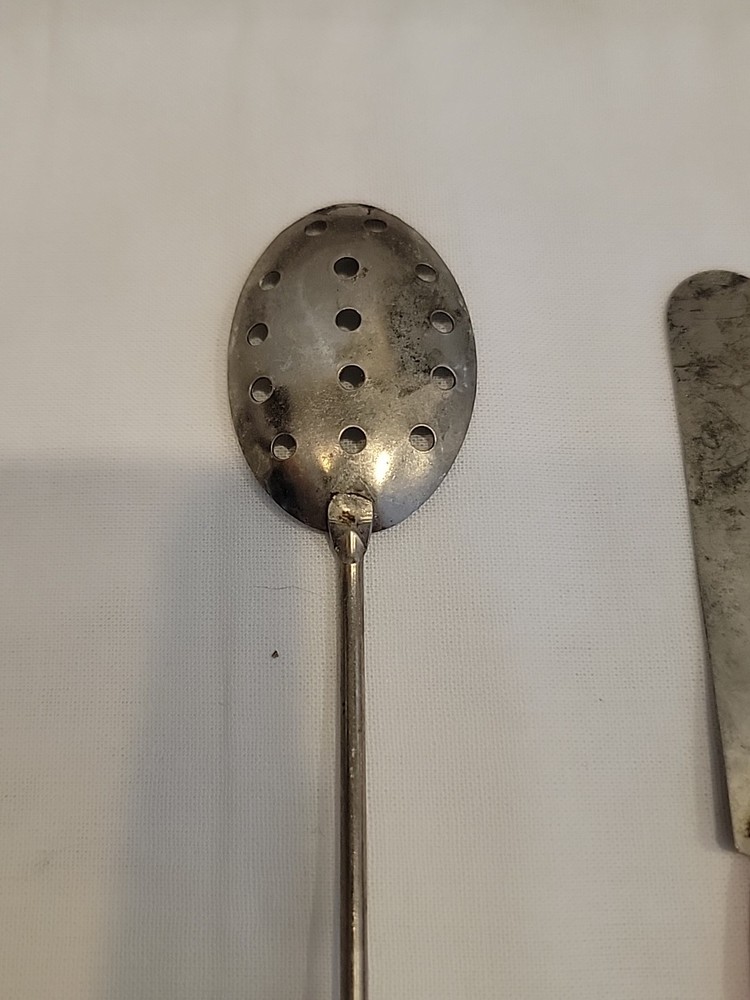 Vintage Red White Plastic Handle Childs Strainer Serving Spoon And Spatchula