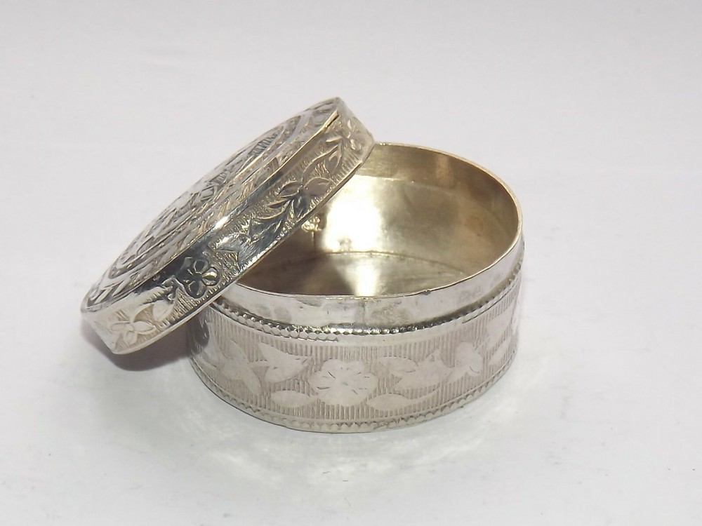 EASTERN SOLID SILVER STERLING BOX, SILVER PILL BOX, SILVER RING BOX c1970