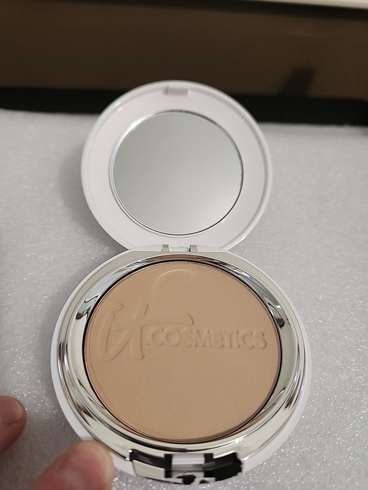 IT Cosmetics Celebration Foundation Illumination MEDIUM POWDER NWOB READ PLEASE