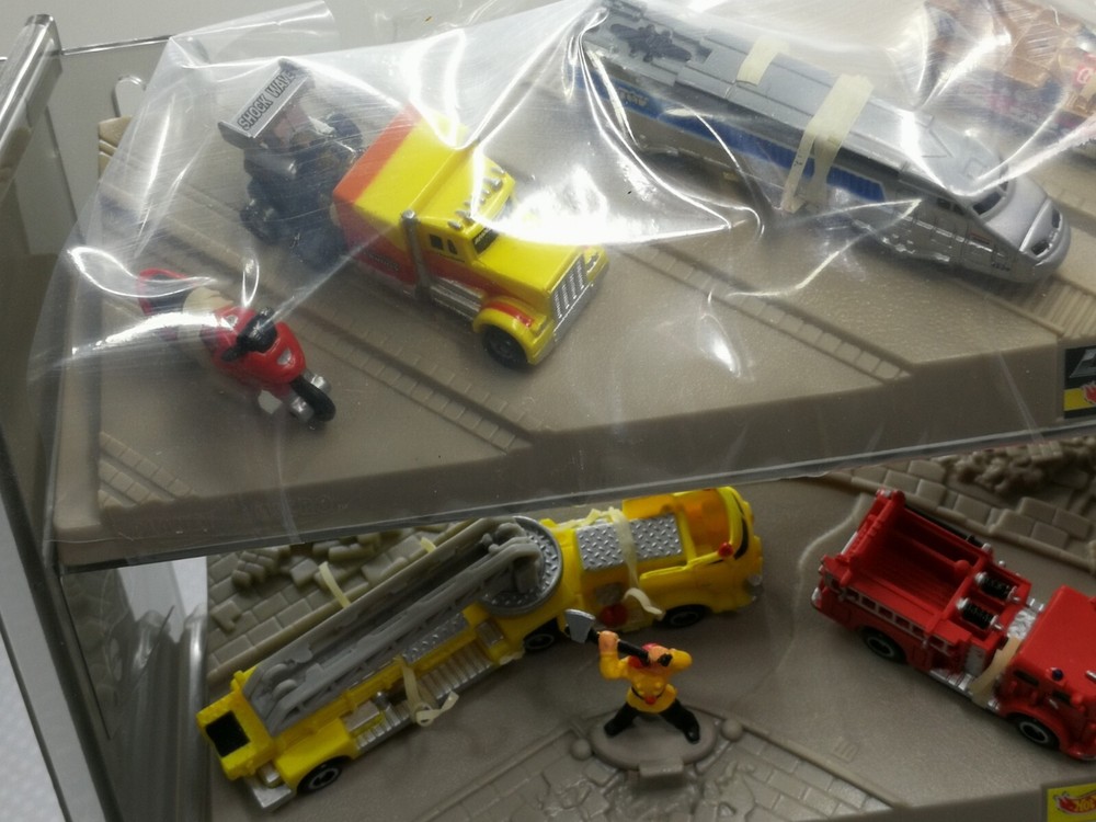 BOXED HOT WHEELS MATTEL PLANET MICRO COLLECTOR GIFT PACK