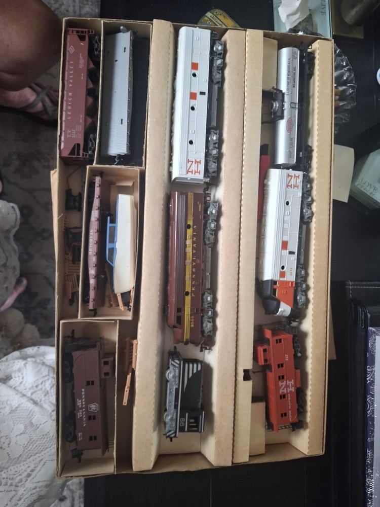 Vintage HO . Train Sets In Original Boxes Extra Tracks,universal Power Master.
