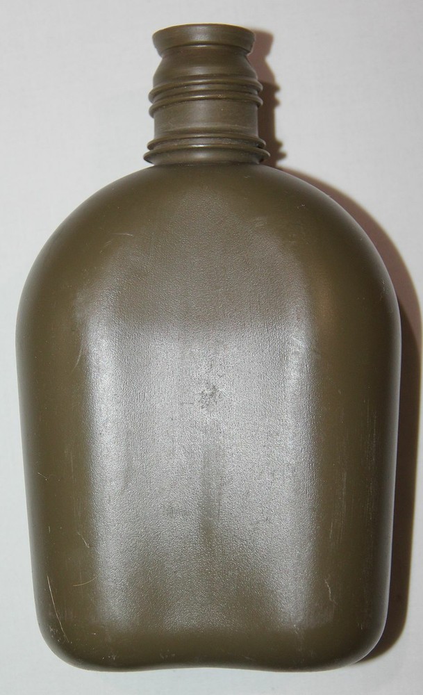 ORIGINAL MILITARY ONE QUART PLASTIC CANTEEN, 1980 DATED