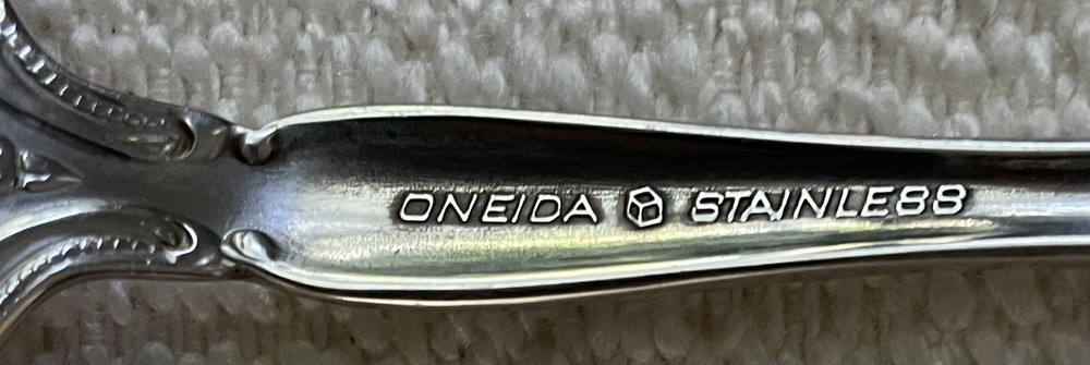 Oneida MICHELANGELO Stainless Solid Shell Casserole Spoon 8 3/4" Glossy