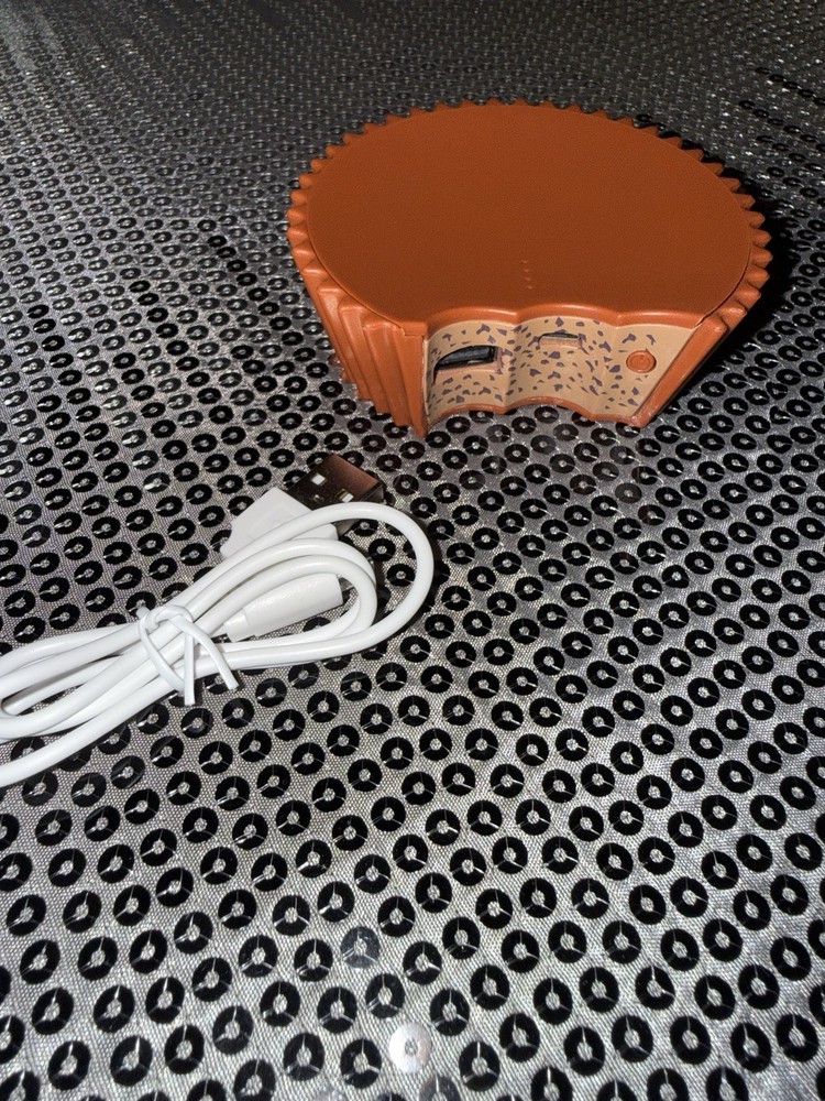 Reese's Peanut Butter Cup Power Bank w/ Cable